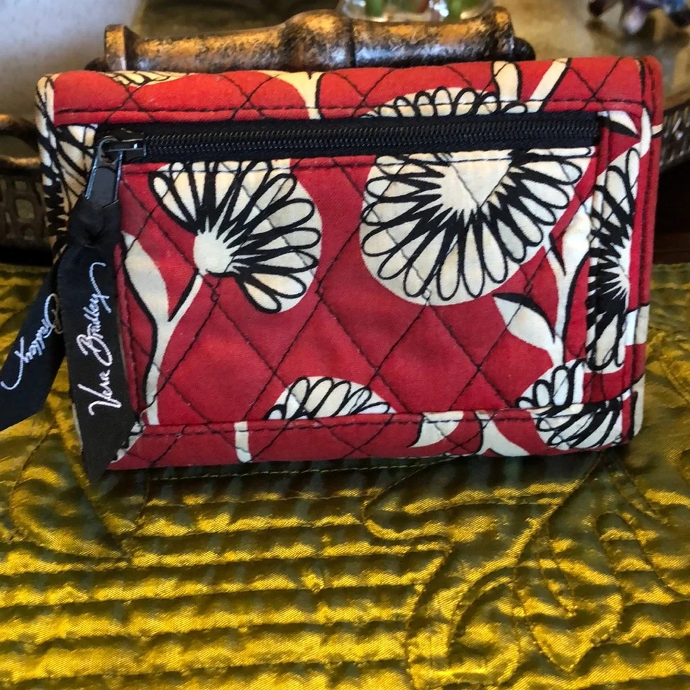 Vera Bradley Red & Black paisley wallet - Picture 2 of 11